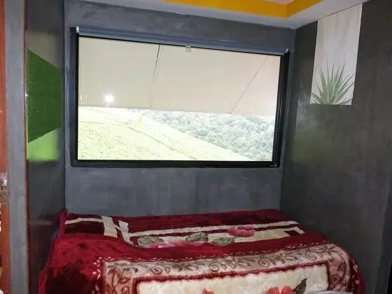 Üç Kişilik Oda