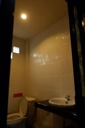 Double Bed (L Size) Shared Bathroom