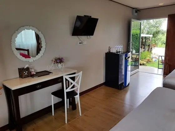 Deluxe Tek Büyük Yataklı Oda, Sigara İçilmez, Dağ Manzaralı