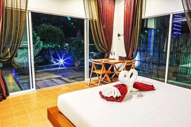 Deluxe Oda, Havuz Manzaralı