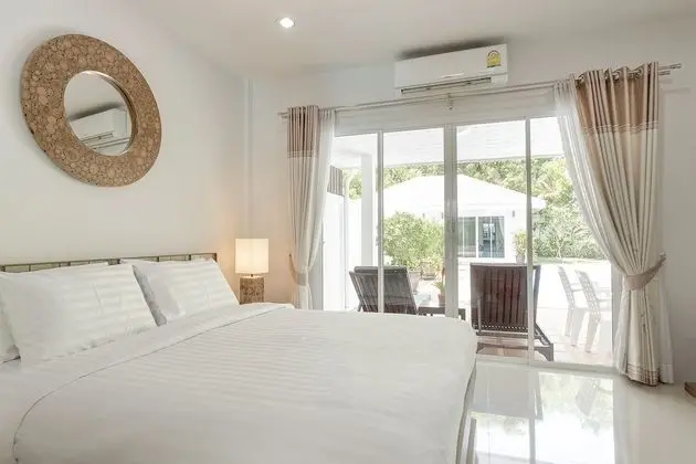 Villa, 3 Yatak Odası, Havuz Kenarı