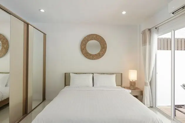 Villa, 3 Yatak Odası, Havuz Kenarı