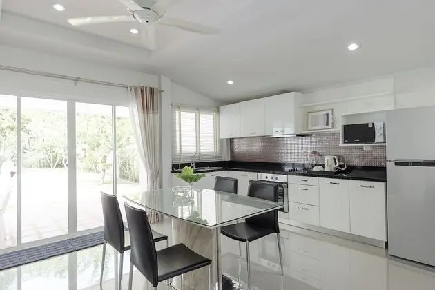 Villa, 3 Yatak Odası, Havuz Kenarı