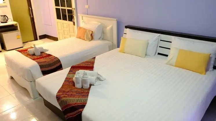 Deluxe Triple Room (Private Bathroom)