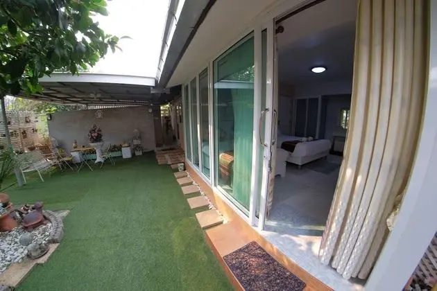 Deluxe Triple Room (Private Bathroom)