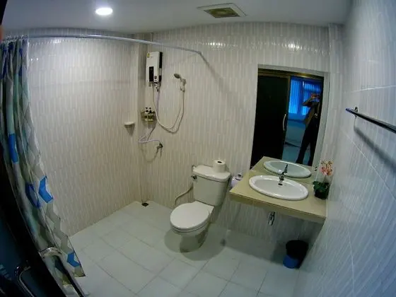 Deluxe Triple Room (Private Bathroom)