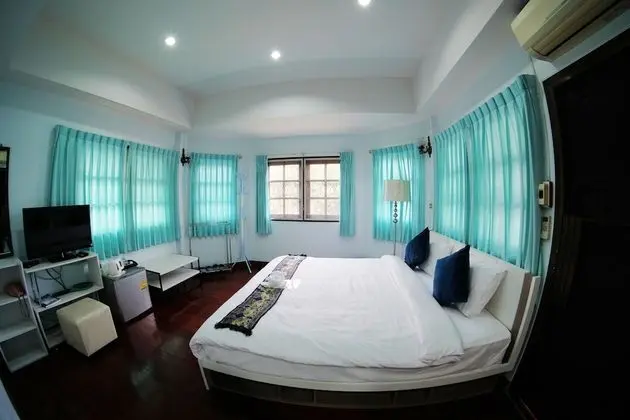 Superior Room (Private Bathroom)