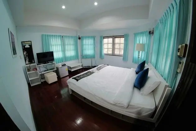 Superior Room (Private Bathroom)