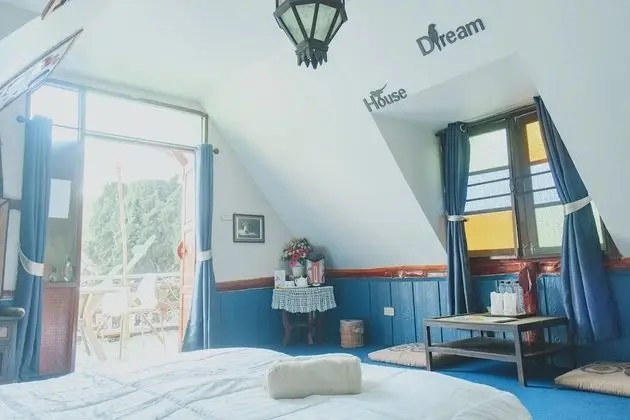 Standard Double Room (Private Bathroom)