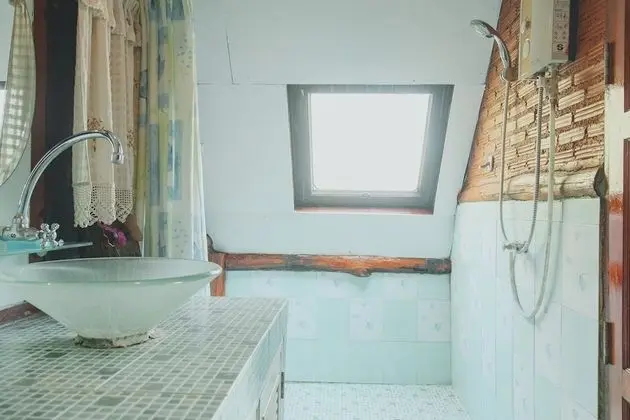 Standard Double Room (Private Bathroom)