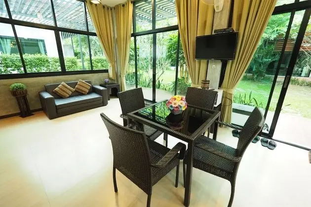 Family Room 1