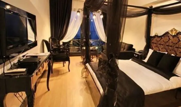 Balayı Suit