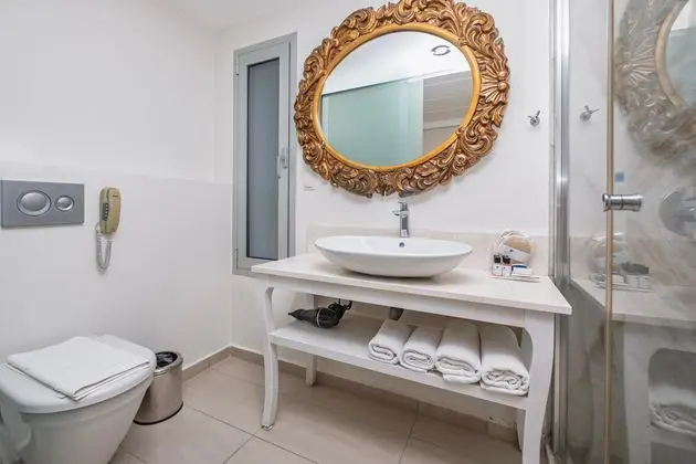 https://images.etstur.com/imgproxy/resize/2560x1440/files/images/hotelImages/etsrooms/427/Babana_Hotel_20260225155626_1.jpg