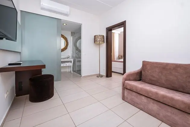 https://images.etstur.com/imgproxy/resize/2560x1440/files/images/hotelImages/etsrooms/427/Babana_Hotel_20260225155629_3.jpg