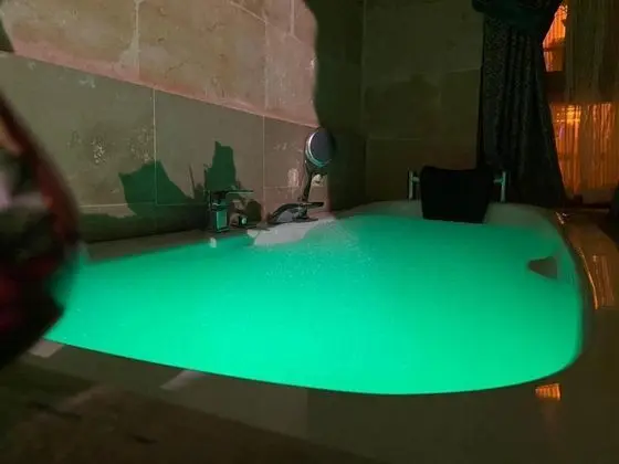 Semiramis, Bahçe Manzaralı, Jakuzili