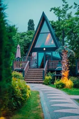 Suite Bungalow,Göl Manzaralı,Şömineli ve Balkonlu