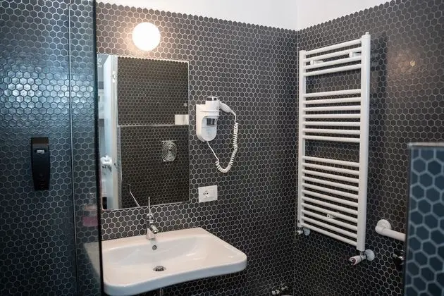 Ortak Ranzalı Oda, Sadece kadınlar için (6 Pax)