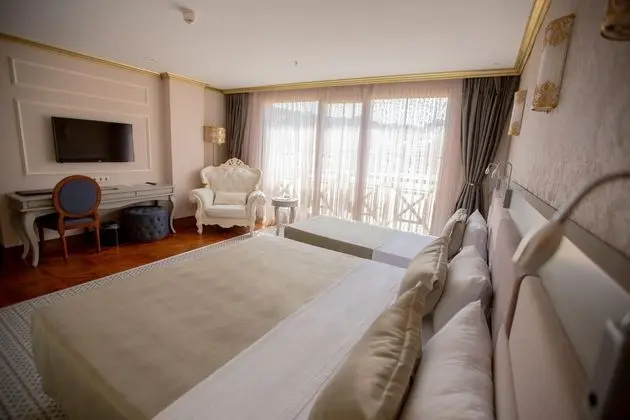 Superior Aile Odası, Deniz ve Bahçe Manzaralı, Balkonlu