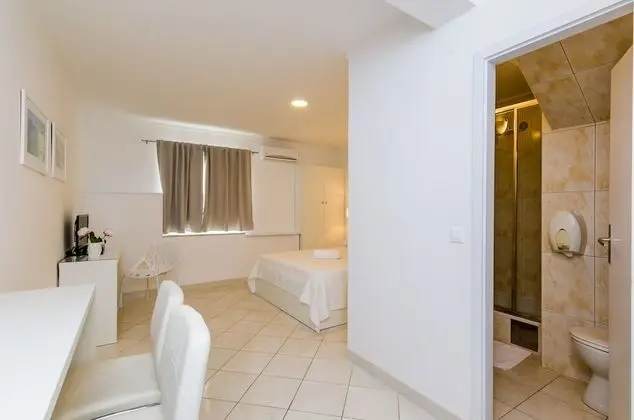 Stüdyo, Bahçe Manzaralı