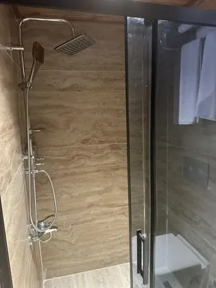 Aile Odası, Avlu Manzaralı