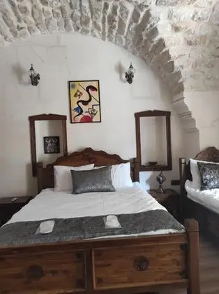 Üç Kişilik Oda, Avlu Manzaralı