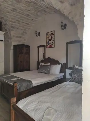 Üç Kişilik Oda, Avlu Manzaralı