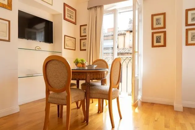 Romantic Stüdyo, Şehir Manzaralı