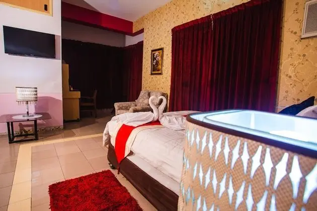 Business Tek Büyük veya İki Ayrı Yataklı Oda