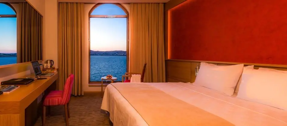 https://imagessl.etstur.com/files/images/hotelImages/TR/92030/l/Bacacan-Hotel-Ayvalik-Oda-282623.jpg