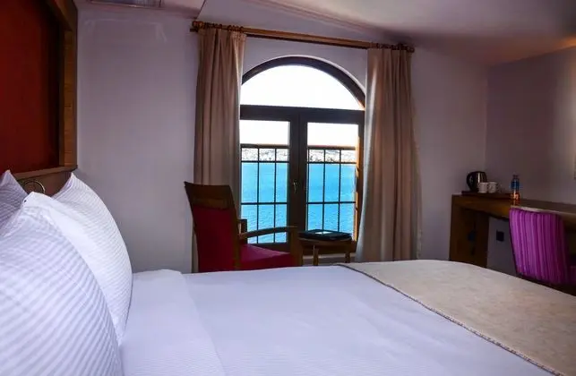 https://imagessl.etstur.com/files/images/hotelImages/TR/92030/l/Bacacan-Hotel-Ayvalik-Oda-90629.jpg
