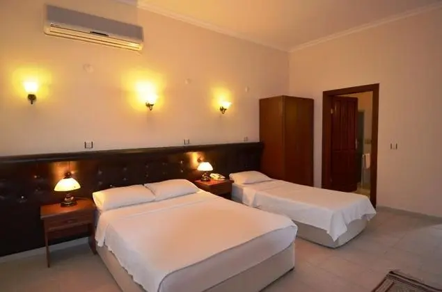 Triple,Bahçe Manzaralı