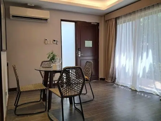 Odada yemek servisi
