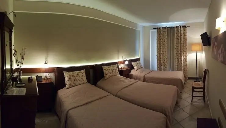 Üç Kişilik Oda, Şehir Manzaralı