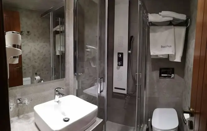 Üç Kişilik Oda, Şehir Manzaralı