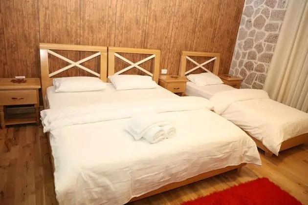 Üç Kişilik Oda