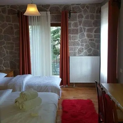 Üç Kişilik Oda