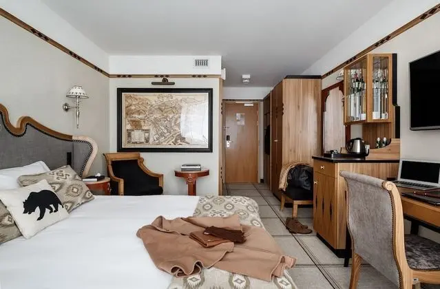 Deluxe Tek Büyük Yataklı Oda, Balkon, Dağ Manzaralı