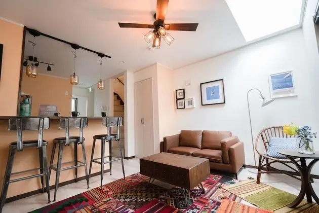 Ev (American Style House)