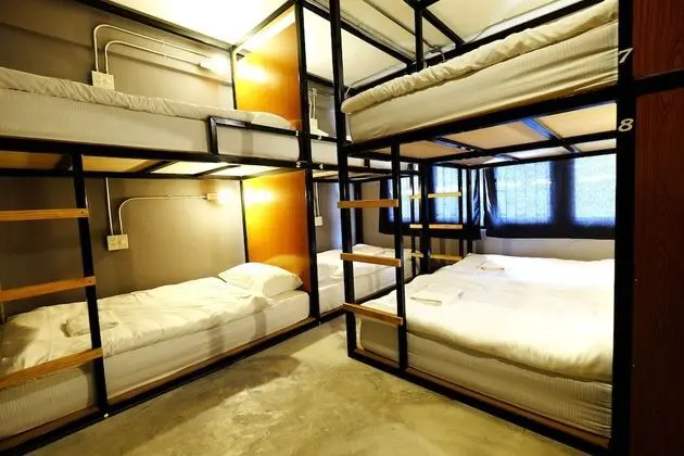 Family Studio with Shared Bathroom for 8 People