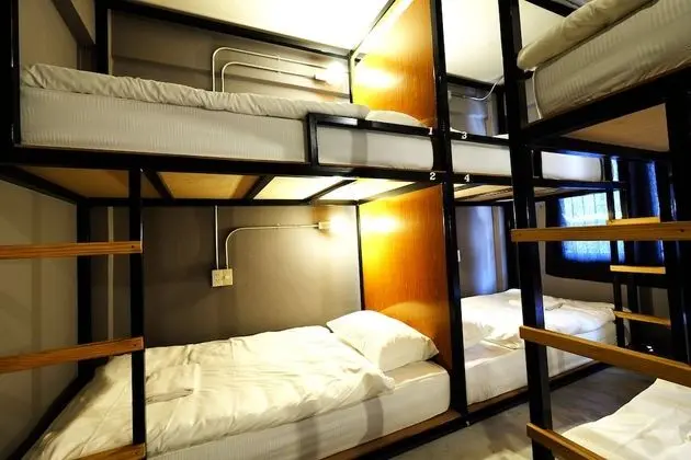 Family Studio with Shared Bathroom for 8 People