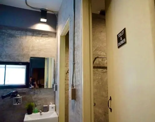 Family Studio with Shared Bathroom for 8 People