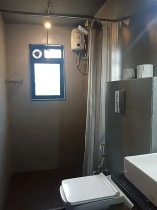 8 Bed Mixed Dorm Ensuite