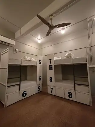 8 Bed Mixed Dorm Ensuite