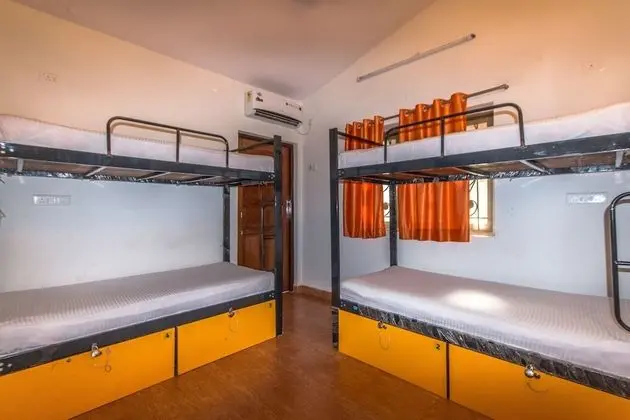 Premium Ortak Ranzalı Oda (4 Bunk Beds)