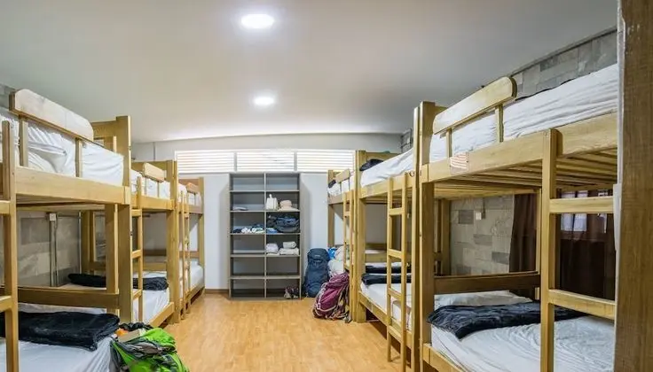 Basic Ortak Ranzalı Oda, Karma Ranzalı Oda, 2 Banyolu, Kule (2 bathrooms )