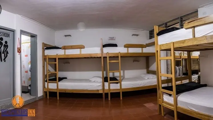 Basic Ortak Ranzalı Oda, Karma Ranzalı Oda, 2 Banyolu, Kule (2 bathrooms )