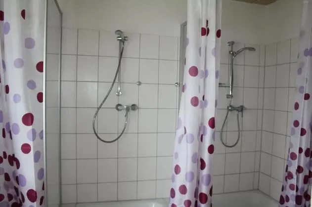 Ortak Ranzalı Oda, Karma Ranzalı Oda, Ortak Banyo