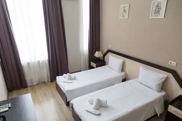 Basic Tek Büyük veya İki Ayrı Yataklı Oda