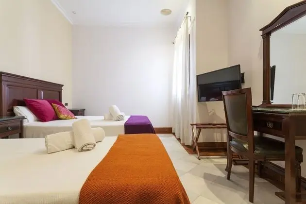Üç Kişilik Oda