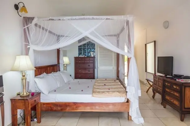 Bay Room